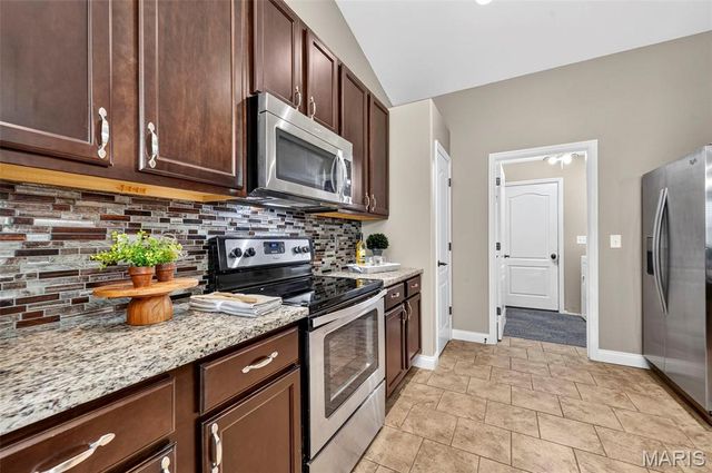 159 Shadow Pointe Drive, Wentzville, MO 63385