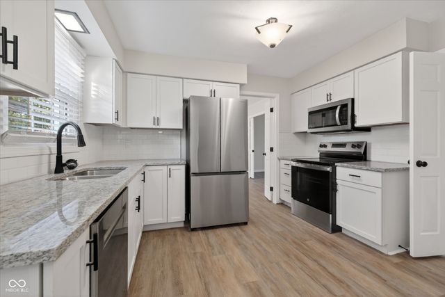 12112 Roxbury Place, Carmel, IN 46033