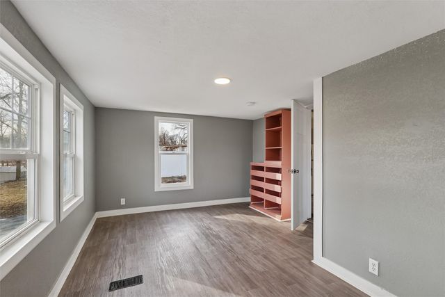 902 Hackley Avenue, Des Moines, IA 50315