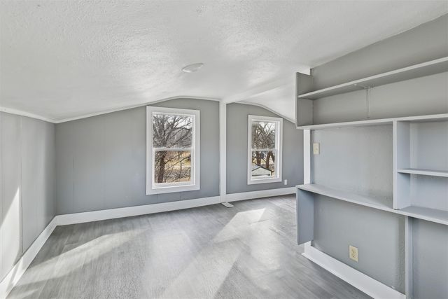 902 Hackley Avenue, Des Moines, IA 50315