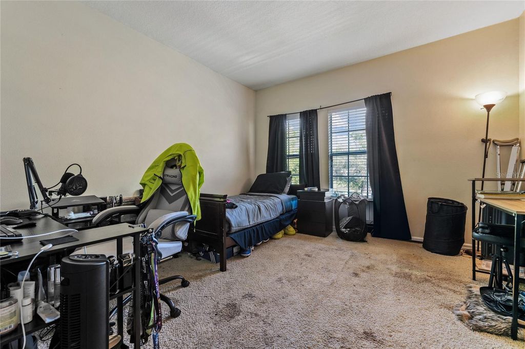 Image 15 of property listing at 6039 STRADA ISLE WAY, Orlando, FL 32835