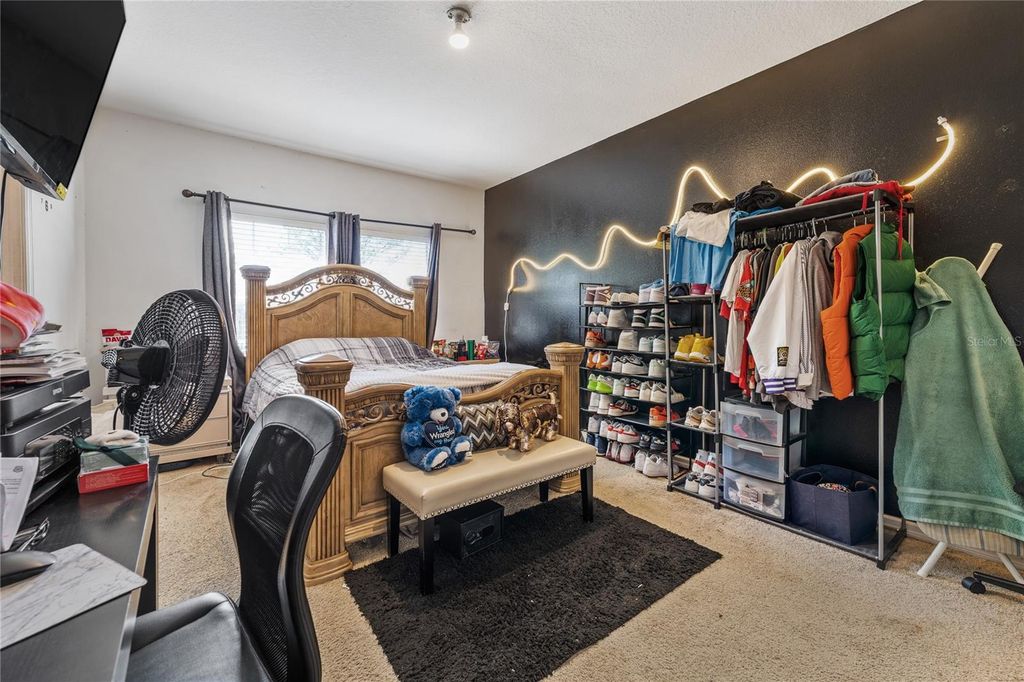 Image 16 of property listing at 6039 STRADA ISLE WAY, Orlando, FL 32835