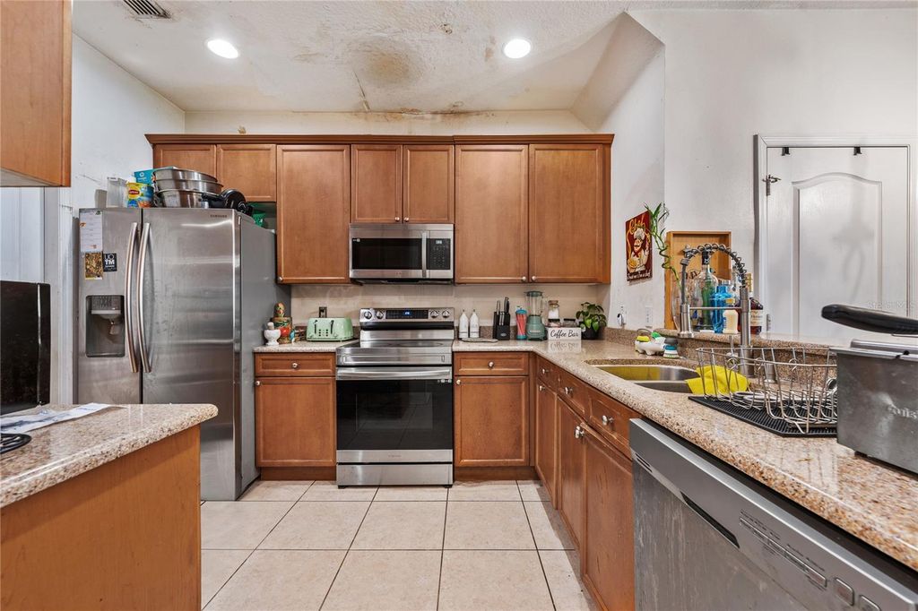 Image 3 of property listing at 6039 STRADA ISLE WAY, Orlando, FL 32835