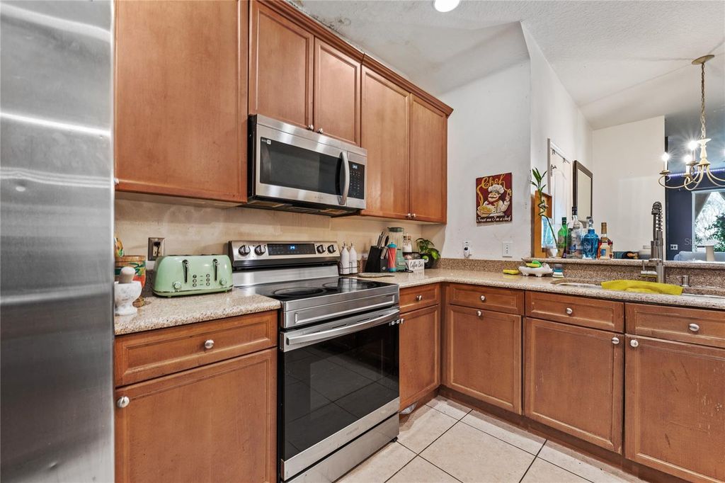 Image 4 of property listing at 6039 STRADA ISLE WAY, Orlando, FL 32835