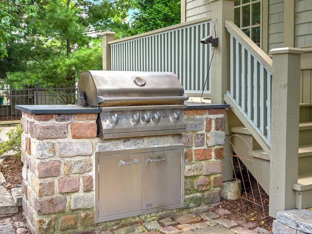 117 N Monroe Street, Hinsdale, IL 60521