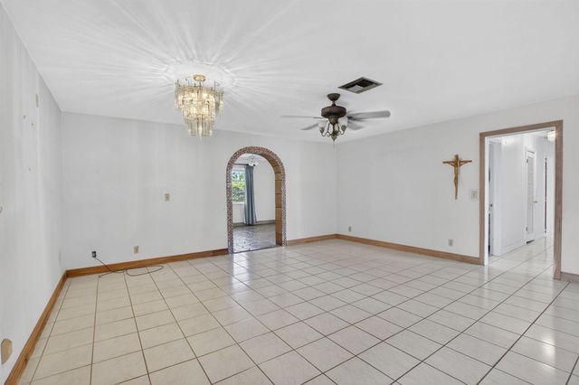 1370 SW 27th Place, Boynton Beach, FL 33426