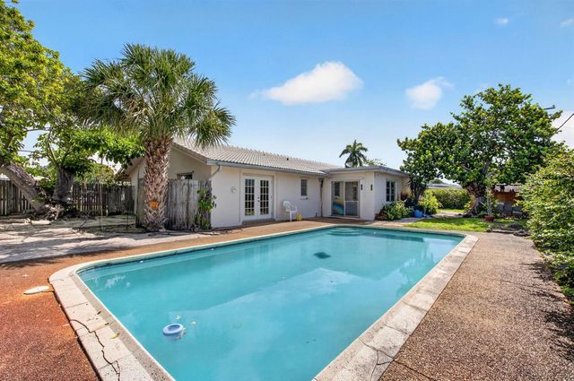 1370 SW 27th Place, Boynton Beach, FL 33426
