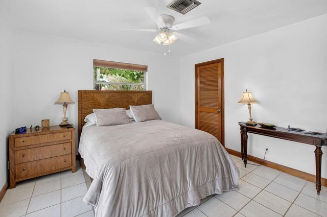 1370 SW 27th Place, Boynton Beach, FL 33426