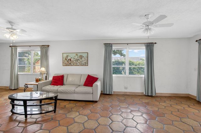1370 SW 27th Place, Boynton Beach, FL 33426