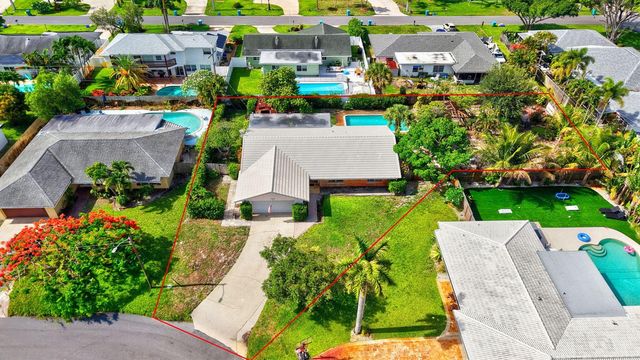 1370 SW 27th Place, Boynton Beach, FL 33426