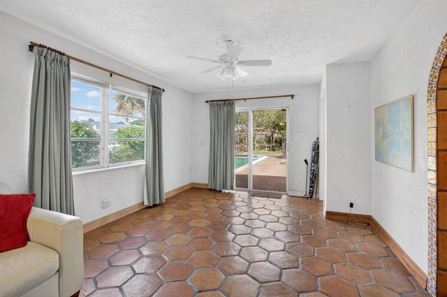 1370 SW 27th Place, Boynton Beach, FL 33426