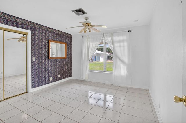 1370 SW 27th Place, Boynton Beach, FL 33426
