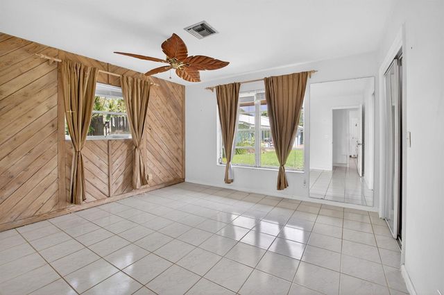 1370 SW 27th Place, Boynton Beach, FL 33426