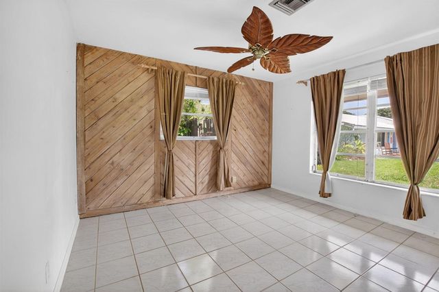 1370 SW 27th Place, Boynton Beach, FL 33426