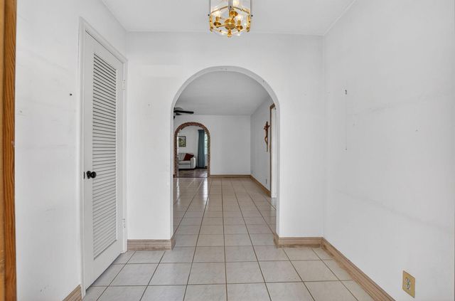 1370 SW 27th Place, Boynton Beach, FL 33426