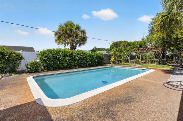 1370 SW 27th Place, Boynton Beach, FL 33426