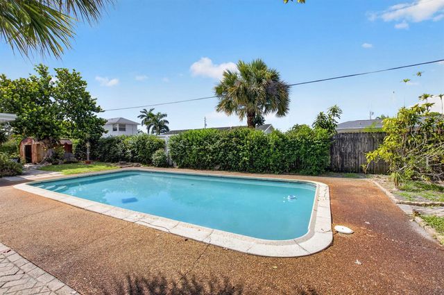 1370 SW 27th Place, Boynton Beach, FL 33426
