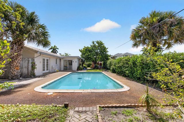 1370 SW 27th Place, Boynton Beach, FL 33426