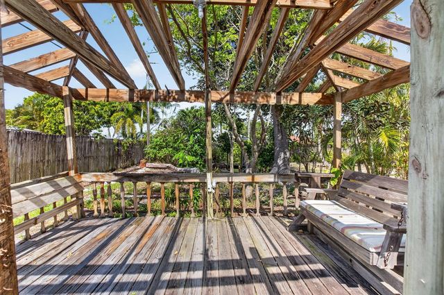 1370 SW 27th Place, Boynton Beach, FL 33426