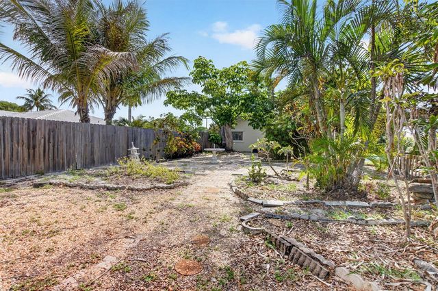 1370 SW 27th Place, Boynton Beach, FL 33426