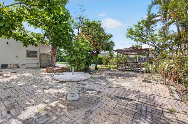1370 SW 27th Place, Boynton Beach, FL 33426