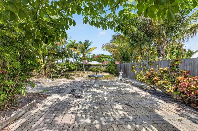 1370 SW 27th Place, Boynton Beach, FL 33426