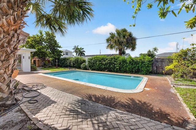 1370 SW 27th Place, Boynton Beach, FL 33426
