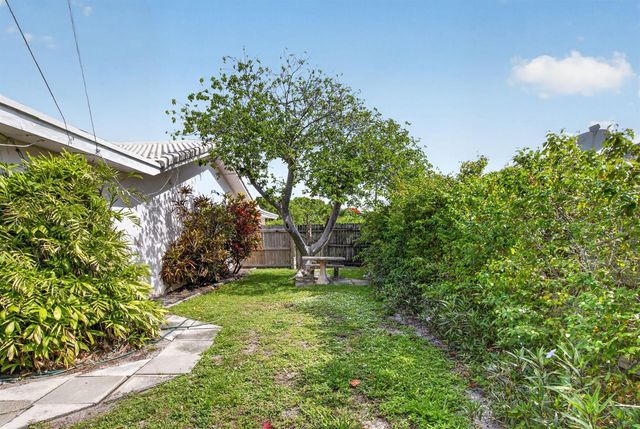 1370 SW 27th Place, Boynton Beach, FL 33426