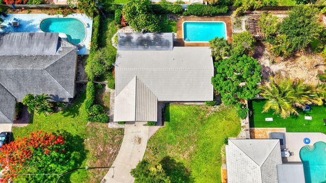 1370 SW 27th Place, Boynton Beach, FL 33426