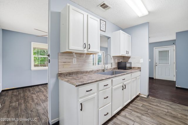 8621 Old Stage Road, Moss Point, MS 39562