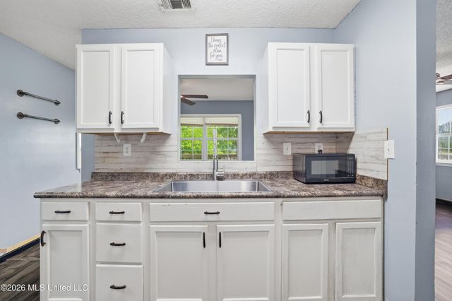 8621 Old Stage Road, Moss Point, MS 39562