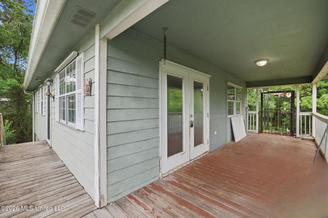 8621 Old Stage Road, Moss Point, MS 39562