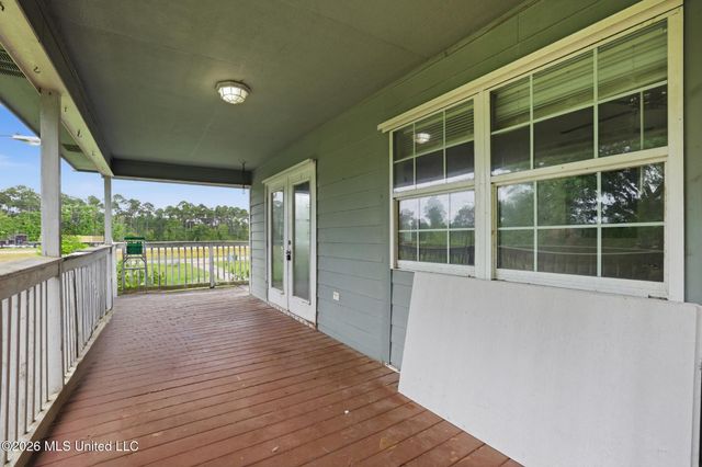 8621 Old Stage Road, Moss Point, MS 39562