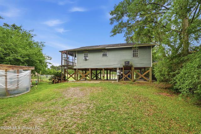 8621 Old Stage Road, Moss Point, MS 39562