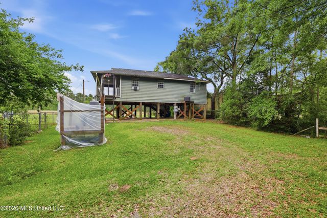 8621 Old Stage Road, Moss Point, MS 39562