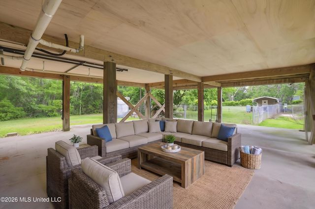 8621 Old Stage Road, Moss Point, MS 39562