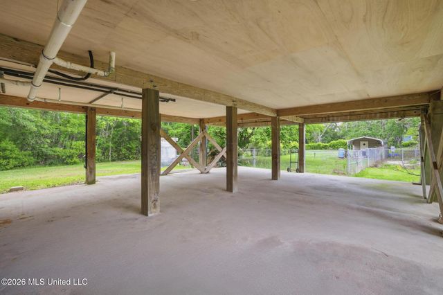 8621 Old Stage Road, Moss Point, MS 39562