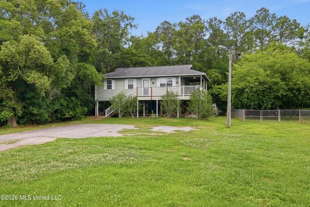 8621 Old Stage Road, Moss Point, MS 39562