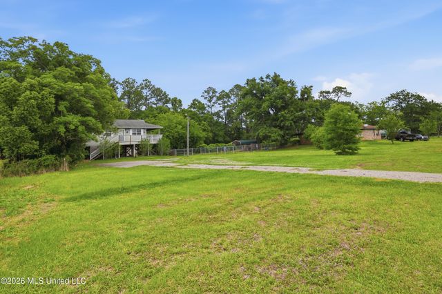 8621 Old Stage Road, Moss Point, MS 39562