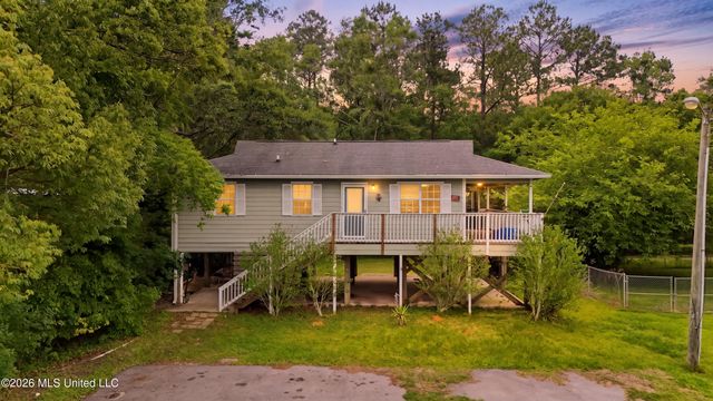 8621 Old Stage Road, Moss Point, MS 39562