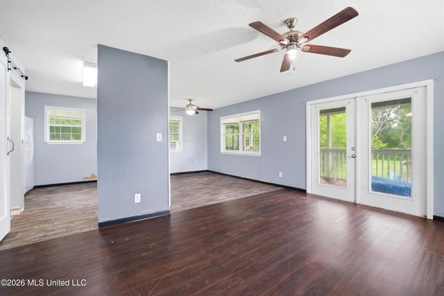 8621 Old Stage Road, Moss Point, MS 39562