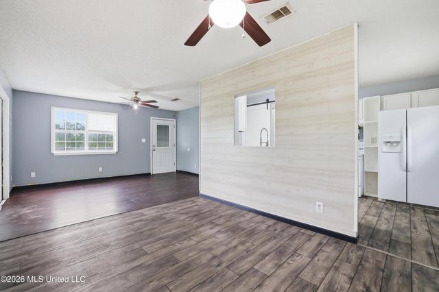 8621 Old Stage Road, Moss Point, MS 39562