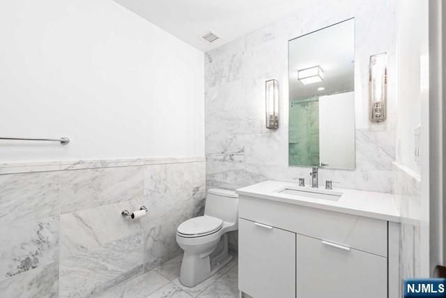 9 Ave At Port Imperial 326, West New York, NJ 07093