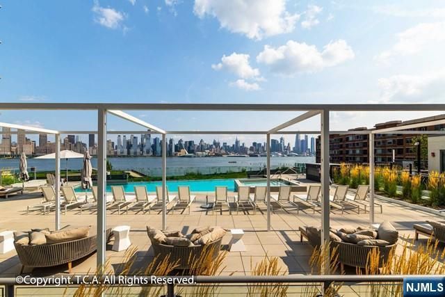 9 Ave At Port Imperial 326, West New York, NJ 07093