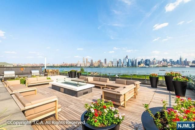 9 Ave At Port Imperial 326, West New York, NJ 07093