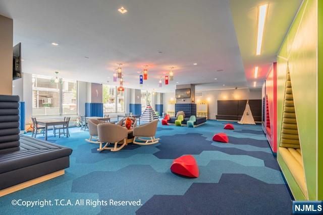 9 Ave At Port Imperial 326, West New York, NJ 07093