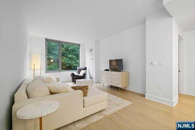 9 Ave At Port Imperial 326, West New York, NJ 07093