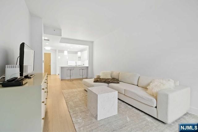 9 Ave At Port Imperial 326, West New York, NJ 07093