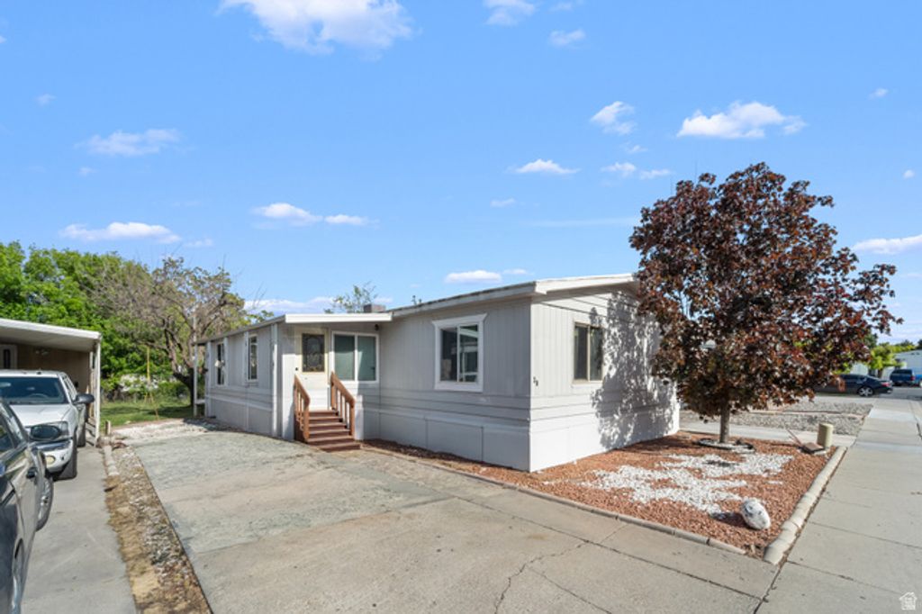 Image 2 of property listing at 1594 W 400 S #30, Salt Lake City, UT 84104