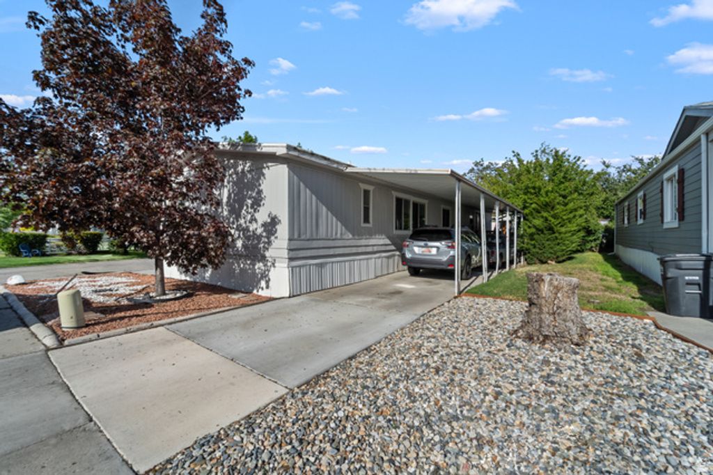 Image 3 of property listing at 1594 W 400 S #30, Salt Lake City, UT 84104